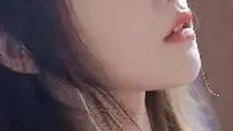 “虎牙盘前涨幅达2.4%，明日发布财报及电竞世界杯直播权”